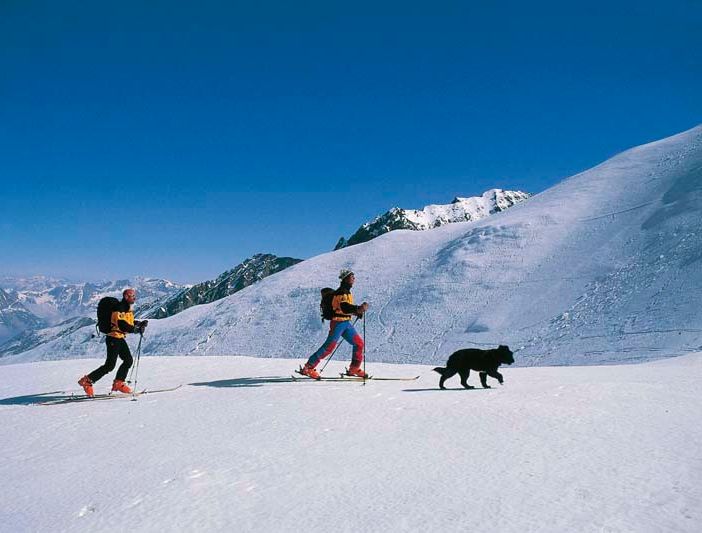 Soccorso Alpino in montagna nella neve, soccorritori