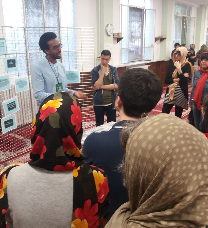 Tutti in moschea e poi cena in piazza: l'abbraccio dei musulmani a San Salvario (FOTO E VIDEO)