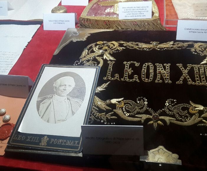 Da Giovanni XXIII a Papa Francesco: a Torino in mostra oggetti e reliquie papali (FOTO)