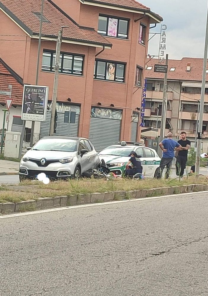 Ad avere la peggio il centauro, caduto a terra (foto Giusy Cois - Quartiere Barca e Bertolla)