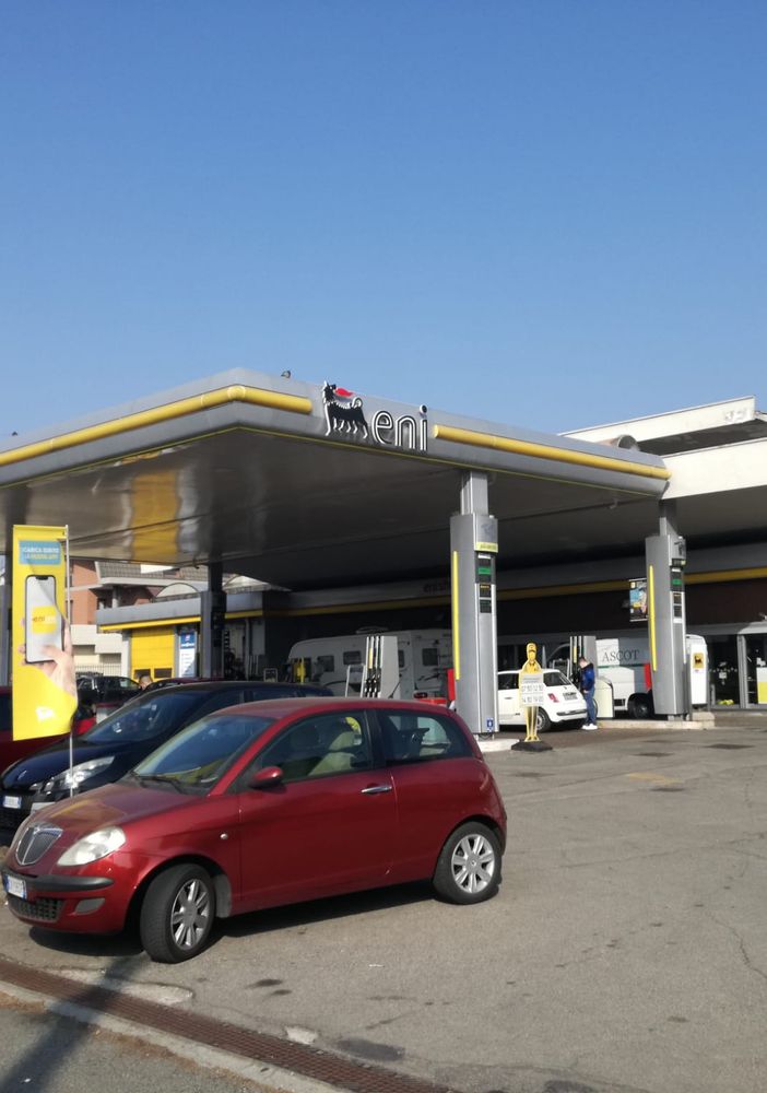 distributori di benzina