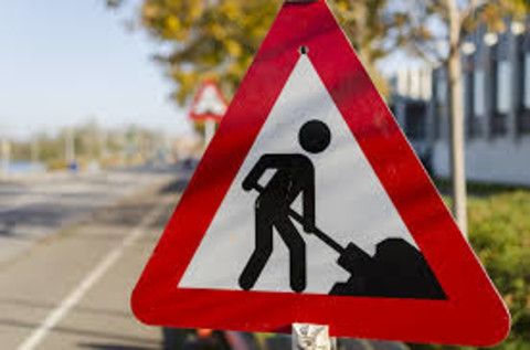 cartello con lavori in corso