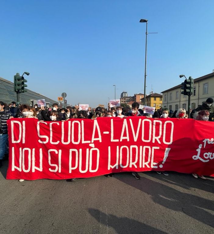 Studenti in corteo: un migliaio contro l’alternanza scuola-lavoro