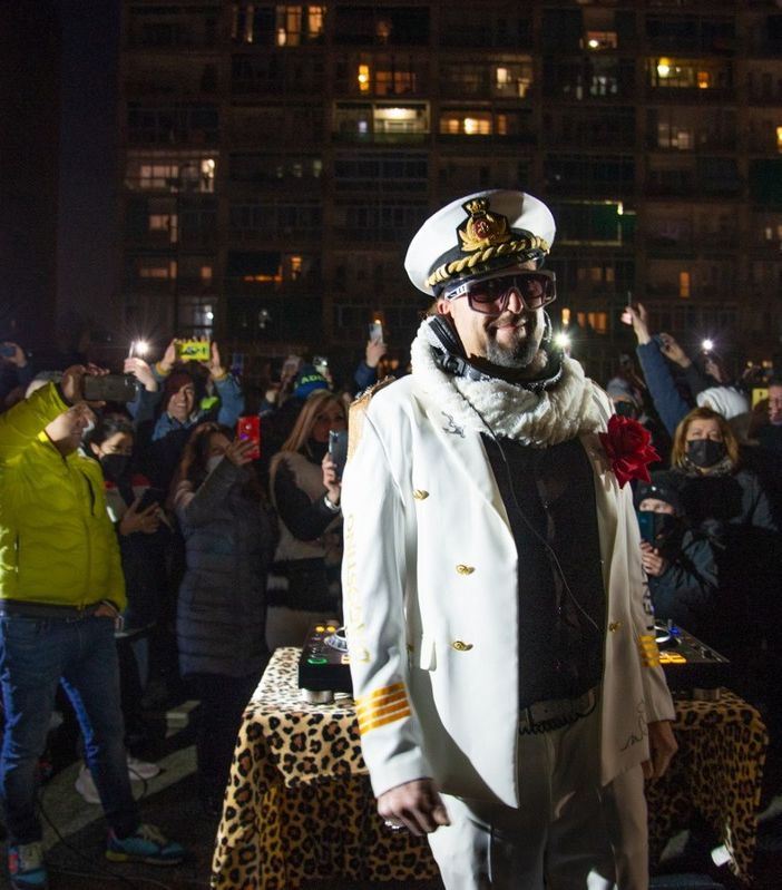 In foto, il flashmob a Mirafiori