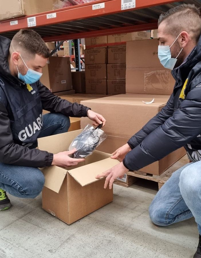 Sequestrati oltre sei milioni di articoli falsi “Made in Italy”: denunciati sette imprenditori