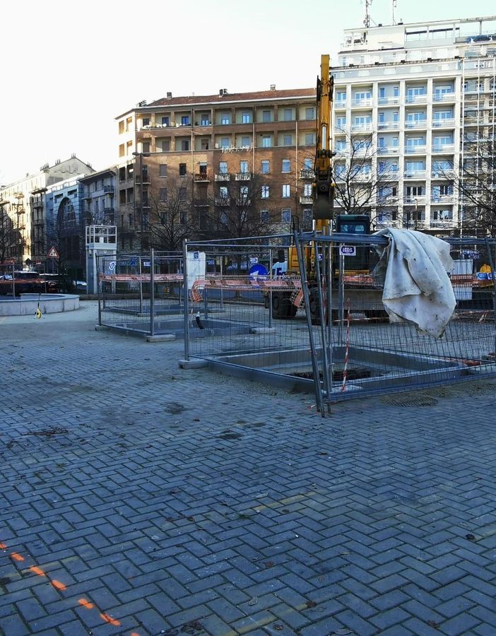 Ripartiti i lavori in piazza Carducci, Miano: “Pronta per fine febbraio”