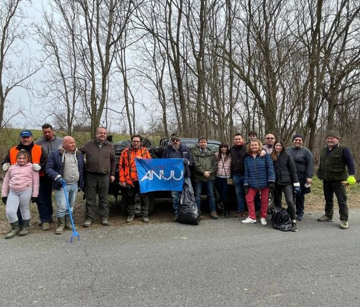 Puliamo la Vauda: raccolti tre cassoni di rifiuti che ora saranno smaltiti