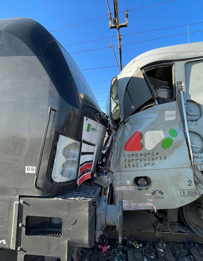 Orbassano: scontro fra treni merci, tre feriti