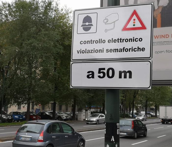 Manca l'ok dei Civich, slitta l'accensione dei semafori che multano chi brucia il rosso