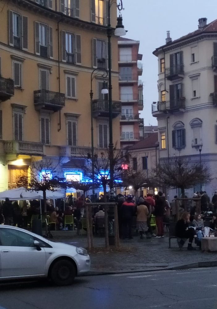 Movida, stop a lattine di birra e alcol dopo le 21 in venti zone di Torino: la mappa