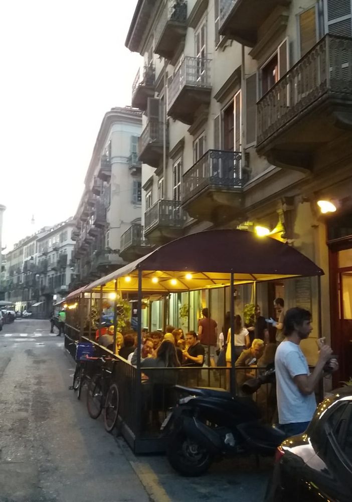 La movida di San Salvario sperimenta nuove aree pedonali: &quot;Andiamo incontro a chi non ha dehors&quot;