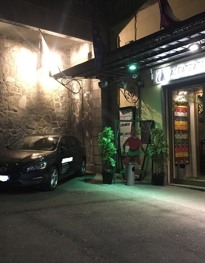 Nella notte 60 euro di multa per l'auto in sosta davanti all'Alfa Teatro, il direttore: &quot;Faremo ricorso&quot;