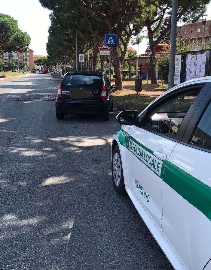 auto fermata dai vigili a nichelino