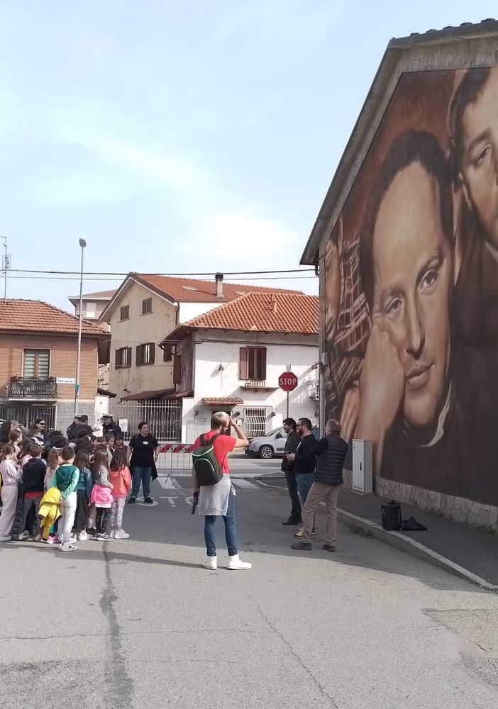 Inaugurato a Nichelino il murale dedicato a Don Milani
