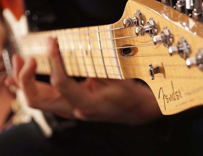 Consigli pratici su come iniziare a suonare la chitarra