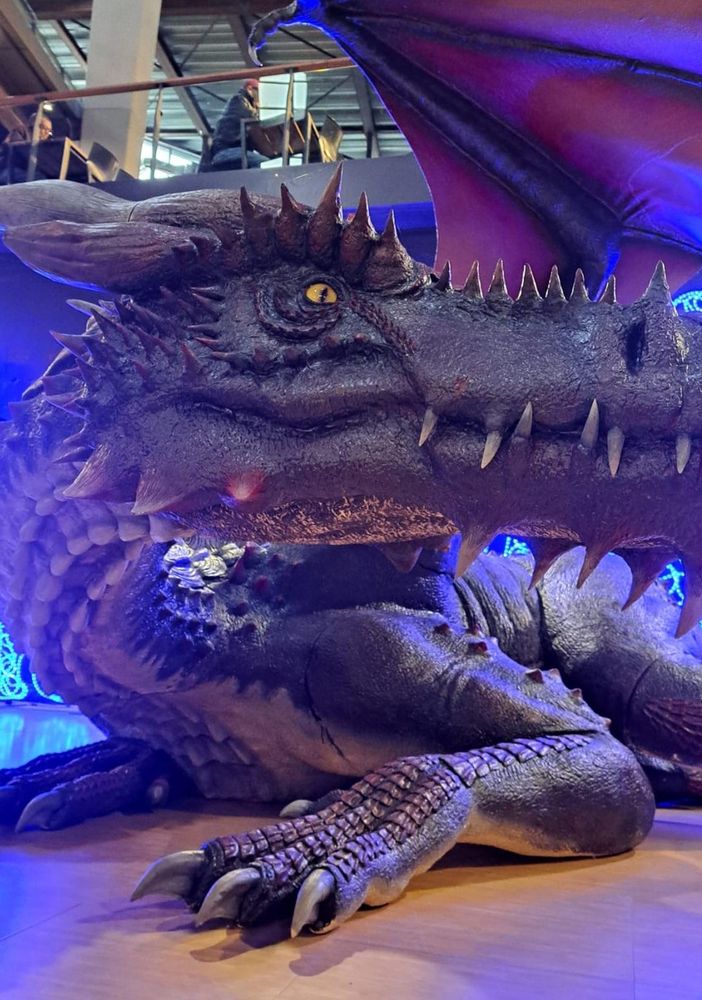 Cerbero, Anubi e altri: le creature mitologiche invadono le Ghiacciaie del Mercato Centrale
