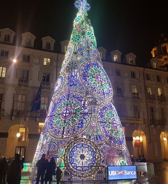 Albero e presepe, inizia il natale torinese