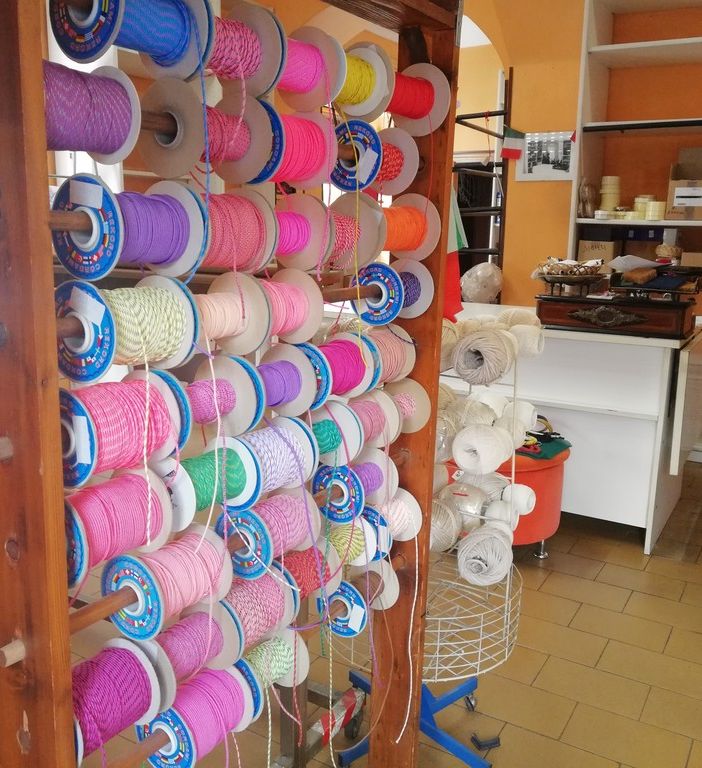 Dopo un secolo Torino dice addio al negozio di spaghi e corde di San Salvario (FOTO)