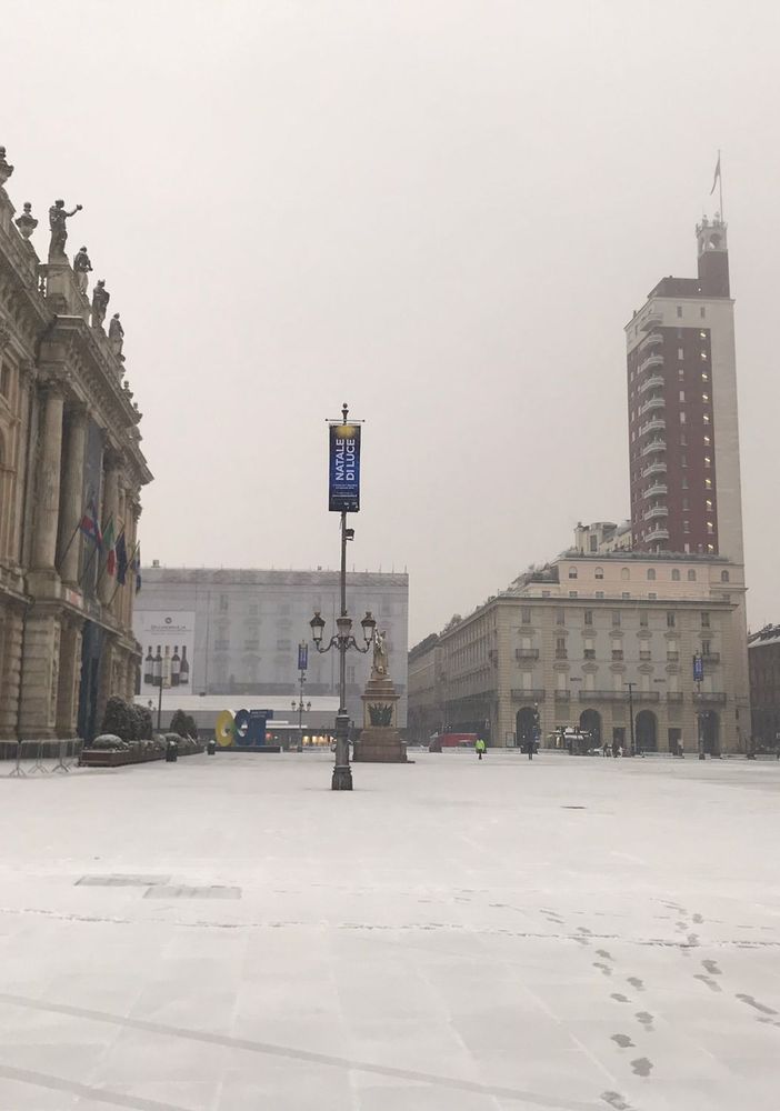 La prima neve dell'inverno su Torino