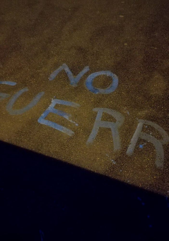 'no guerra' in via filadelfia