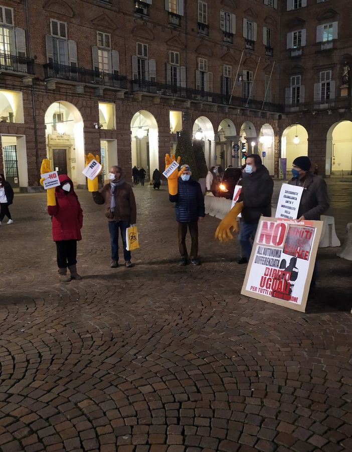 L'Associazione Volere la Luna in piazza Castello, a Torino
