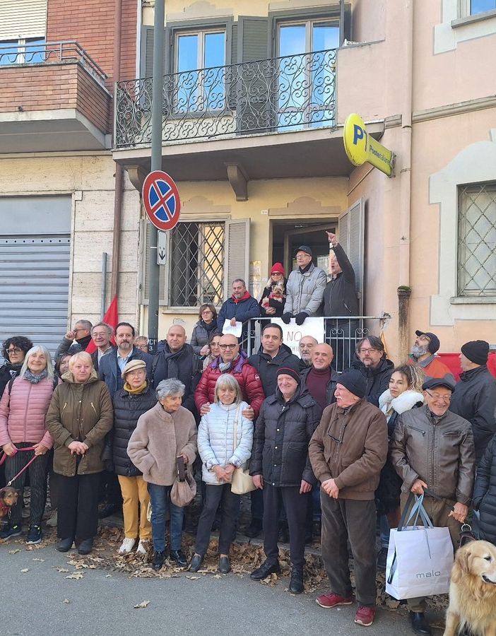A Cavoretto raccolte 600 firme per evitare la chiusura dell'ufficio postale