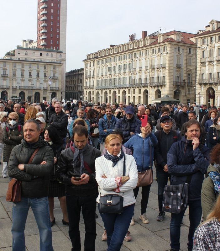 protesta no green pass a torino