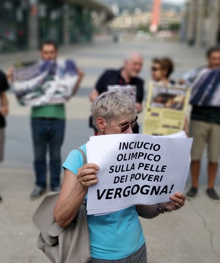 Olimpiadi 2026: manifestanti anti-Giochi bruciano copia del dossier (FOTO E VIDEO)
