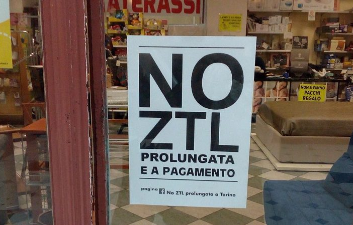 &quot;La Municipale di Torino fa rimuovere le locandine no Ztl?&quot;: tam tam via facebook, Ricca interpella Appendino