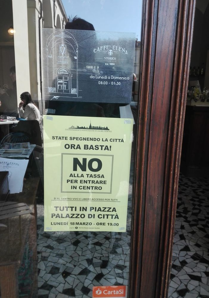 Al via la &quot;campagna di primavera&quot; dei negozianti contro la nuova Ztl: centro di Torino tappezzato da locandine