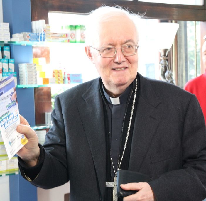 Cesare Nosiglia in farmacia