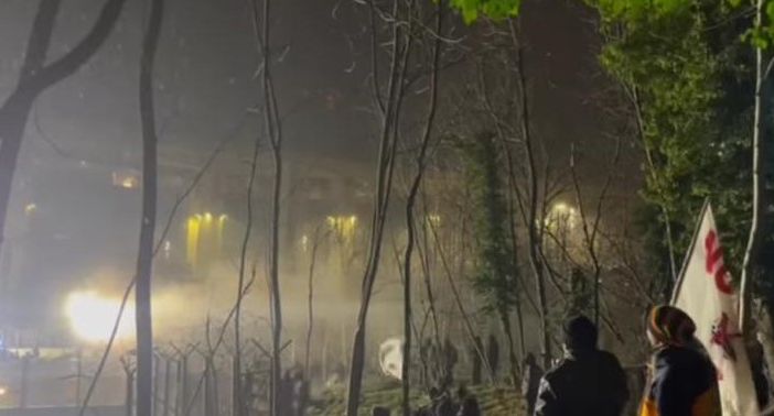 No Tav, notte di tensione a Chiomonte: assalto al cantiere e scontri con la polizia