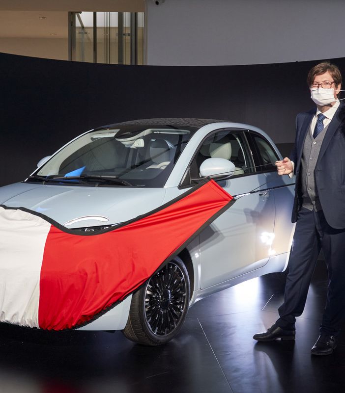 Fca, si alza il sipario che completa la nuova 500. Elkann: &quot;E' solo l'inizio di una nuova era&quot;