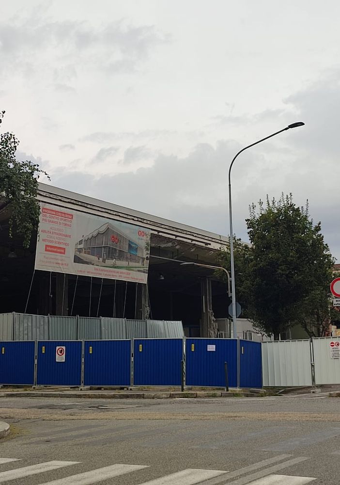 Borgo Rossini, proseguono i lavori per la nuova palestra GoFit: totalmente sventrato l'ex Mercato dei Fiori
