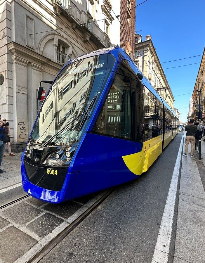 tram hitachi - foto di archivio