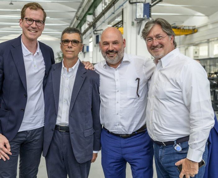 manager tutti insieme in foto di gruppo