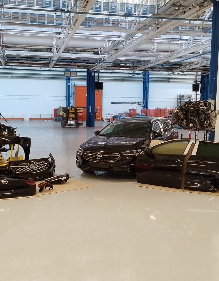Viaggio nel nuovo centro di Economia circolare a Mirafiori: qui si darà nuova vita a motori, batterie e componenti auto [FOTO e VIDEO]