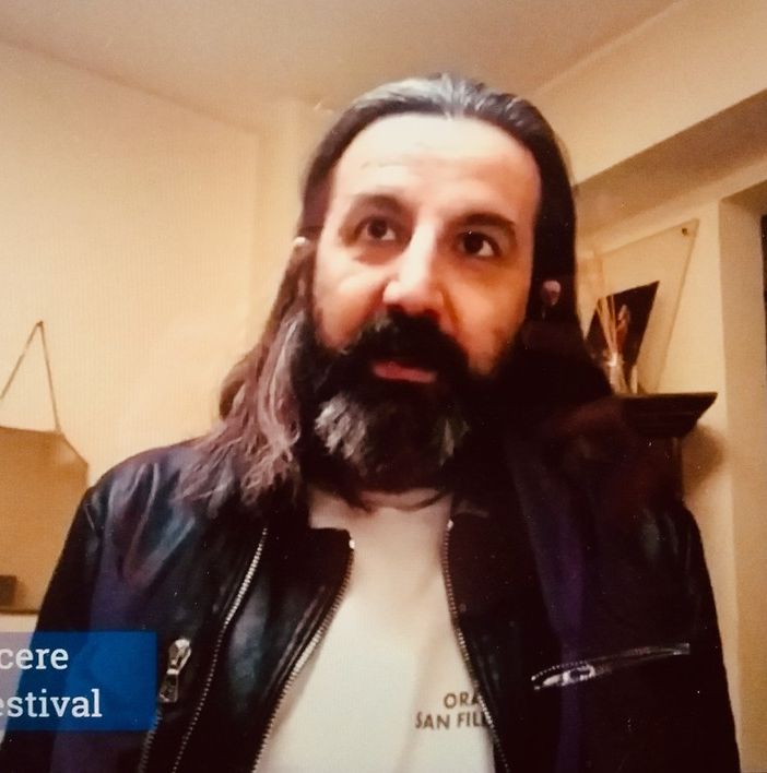 LiberAzioni lancia una raccolta fondi per i detenuti di Torino. E Omar Pedrini si unisce all'appello