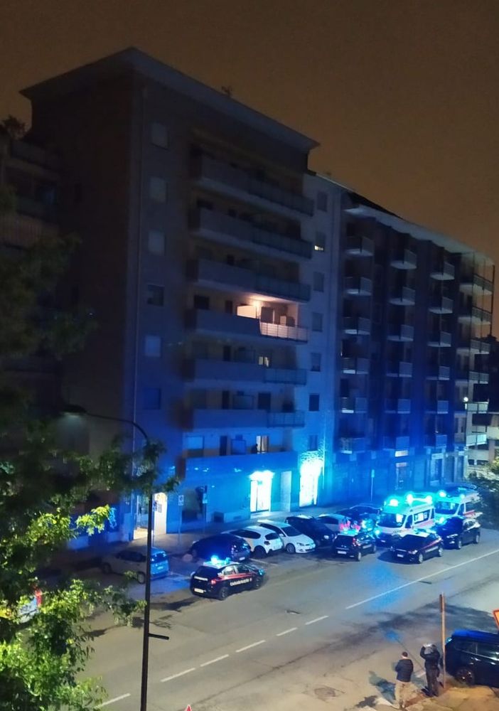 Operaio ucciso dal figlio a Collegno: il ragazzo avrebbe difeso la madre