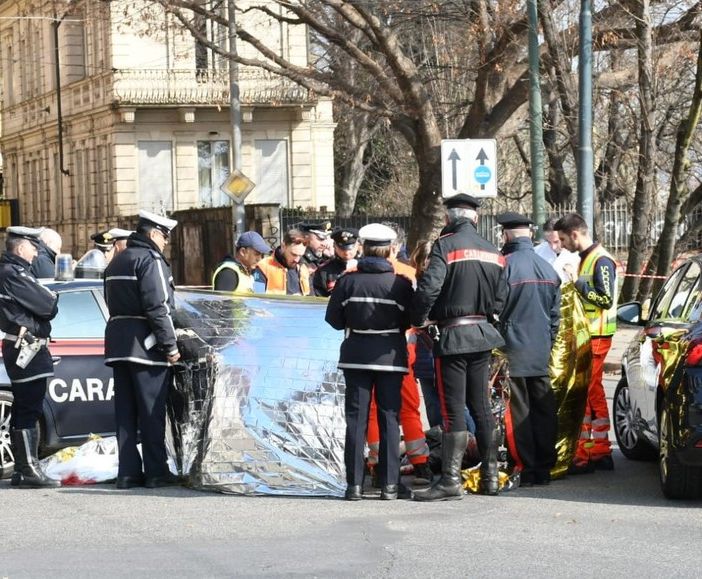 Accoltellato alla gola ai Murazzi, 34enne muore mentre chiede aiuto in corso San Maurizio