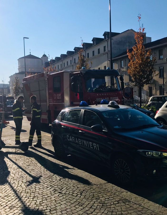 Bomba a mano esplode in un cantiere di via Nizza: ferito un operaio