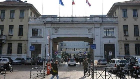 l'ingresso dell'ospedale Molinette