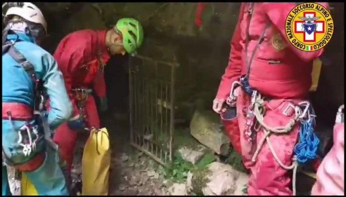 soccorso in grotta con addetti