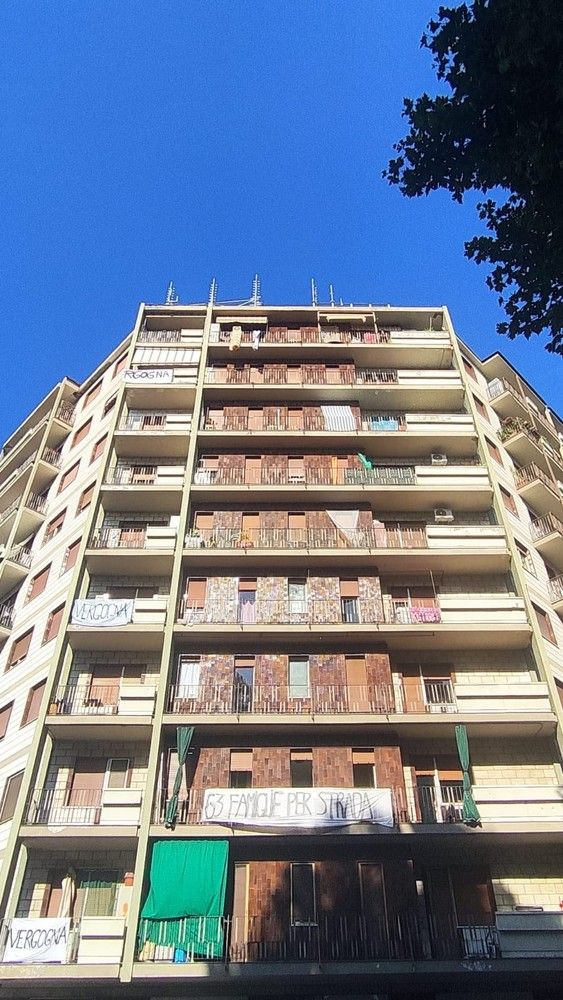 Torino, cacciati dalla propria casa con un cartello: venerdì presidio sotto l'assessorato