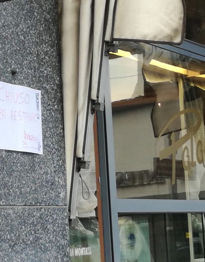 Un velo di tristezza a borgo Filadelfia: abbassano le serrande due negozi storici: la gelateria Paladino e la Gioielleria Rossi