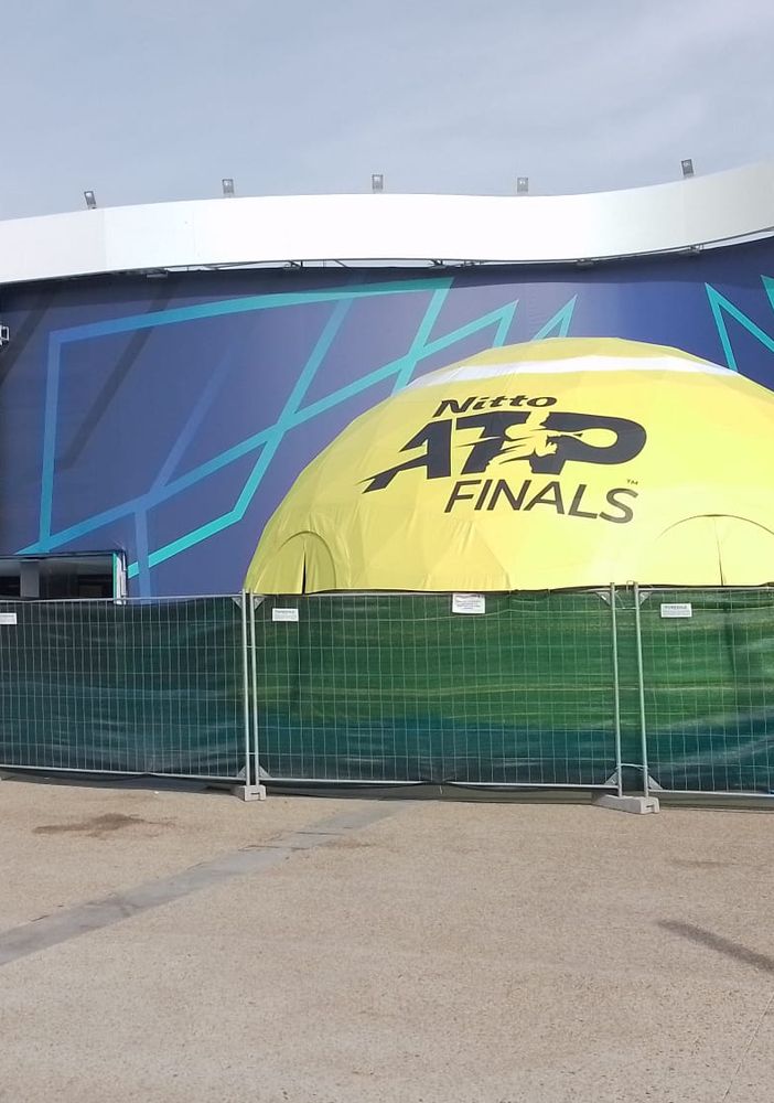Atp Finals, un'enorme palla da tennis sorge di fronte al Pala Olimpico: l'attesa è (quasi) finita