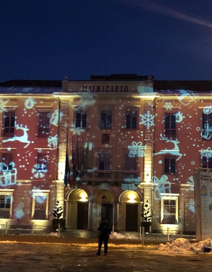 palazzo comunale e locandina 2023