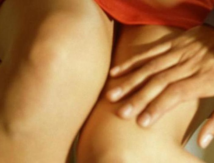 Torino, ha abusato per mesi di una 13enne alla quale dava ripetizione: anziano di fede Bahá'í a processo martedì