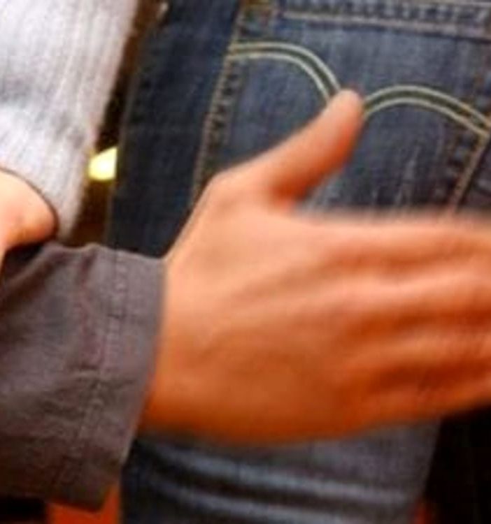 Molestatore fermato dalla municipale su un mezzo pubblico