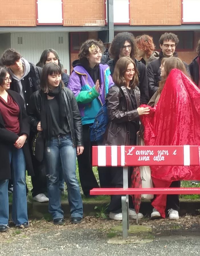 A Torino due nuove panchine contro la violenza sulle donne realizzate dal Passoni